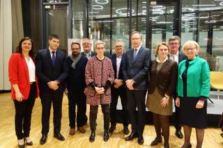 14 La ministre du Logement, Sam Tanson, lors de la  table ronde Fondation Cécile Ginter