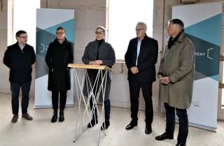 18 La ministre du Logement, Sam Tanson, lors de la fête du bouquet de 5 résidences à Echternach